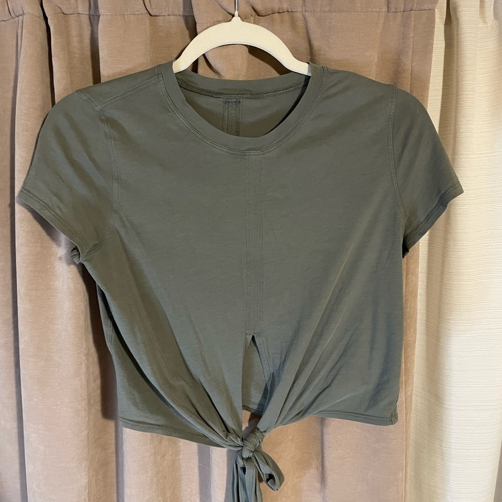 LULULEMON - short sleeve green tie front tee